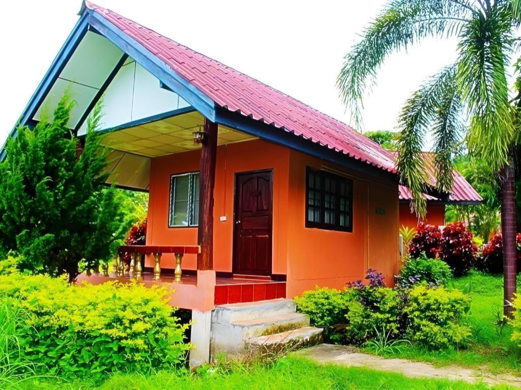 อุ้มผางบุรี รีสอร์ต Hotel ภายนอก รูปภาพ