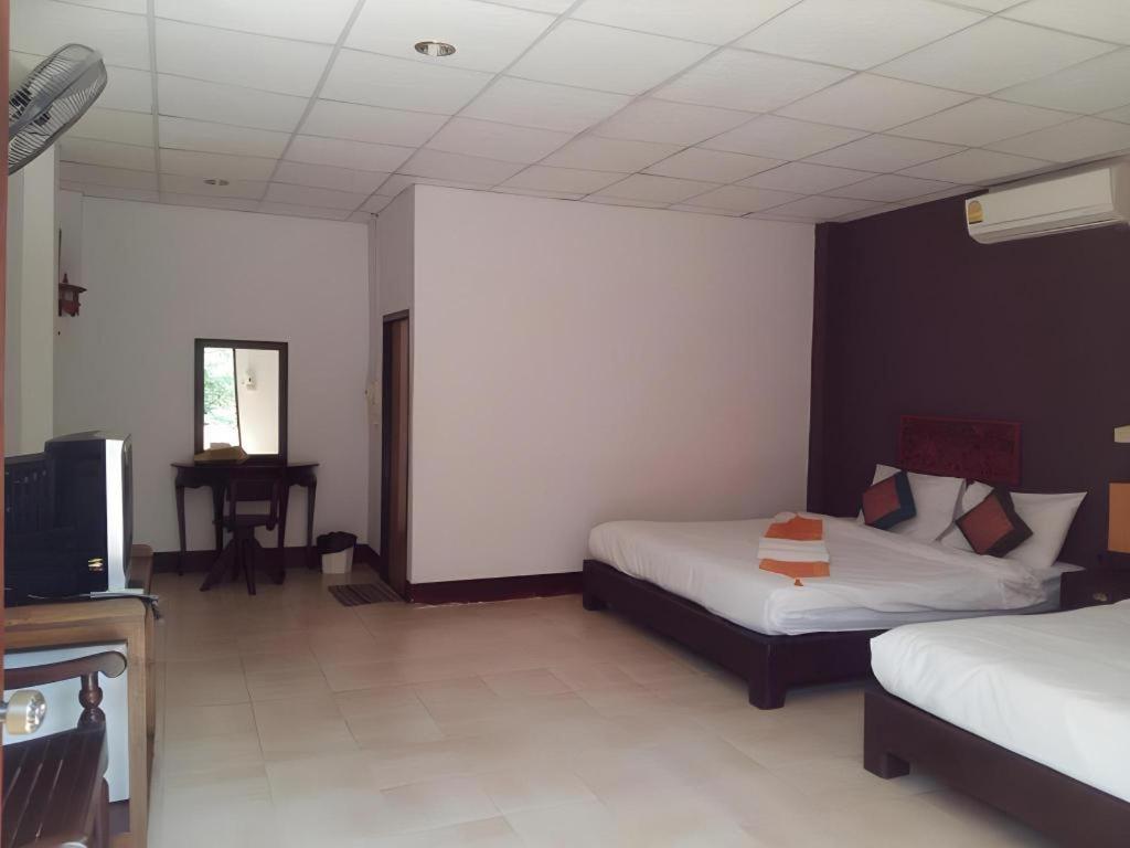 อุ้มผางบุรี รีสอร์ต Hotel ภายนอก รูปภาพ