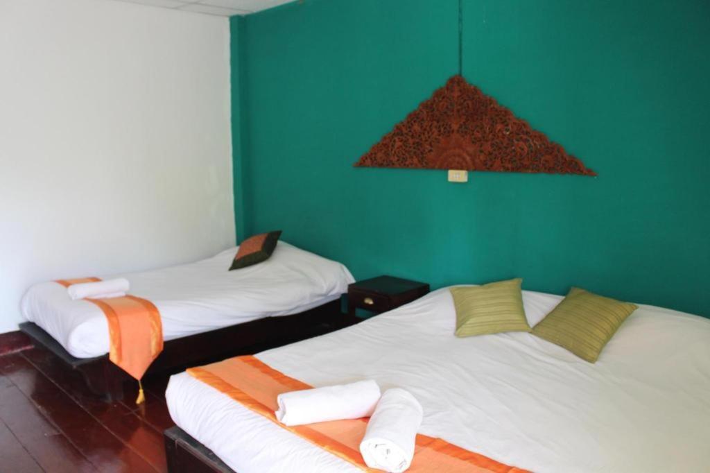 อุ้มผางบุรี รีสอร์ต Hotel ภายนอก รูปภาพ