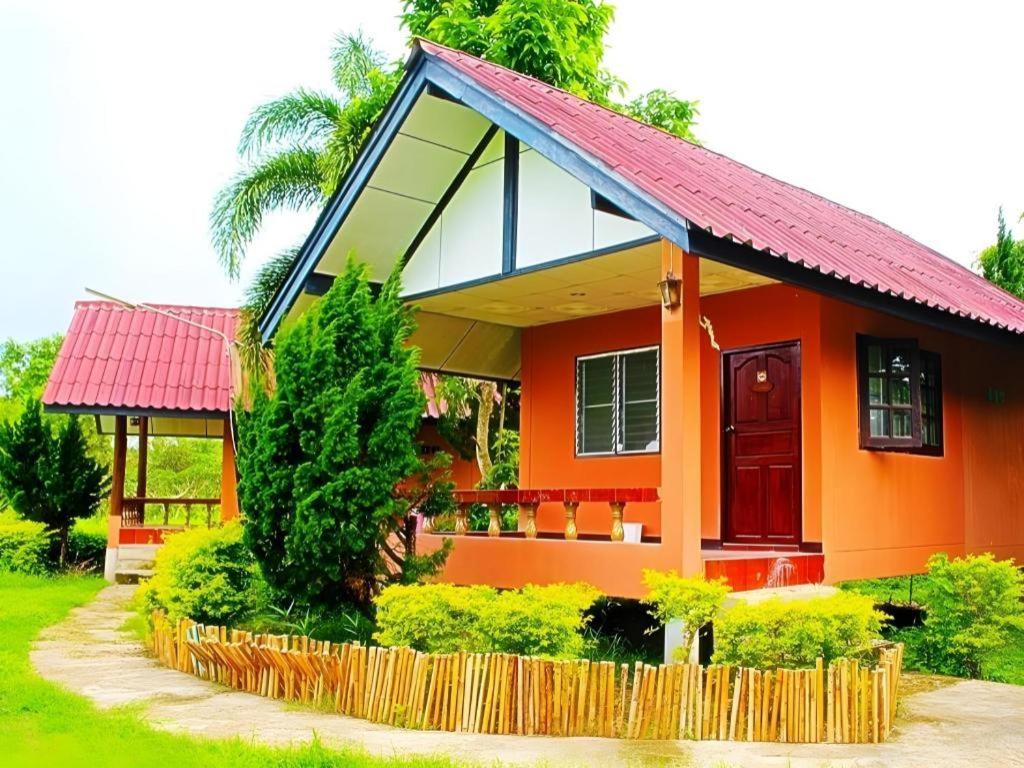 อุ้มผางบุรี รีสอร์ต Hotel ภายนอก รูปภาพ