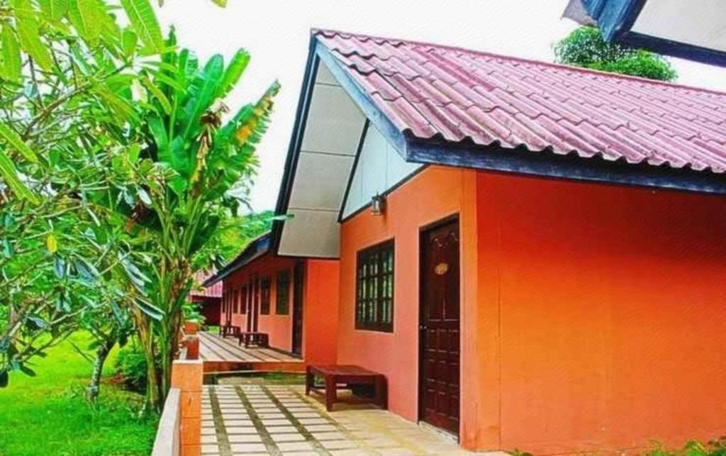 อุ้มผางบุรี รีสอร์ต Hotel ภายนอก รูปภาพ