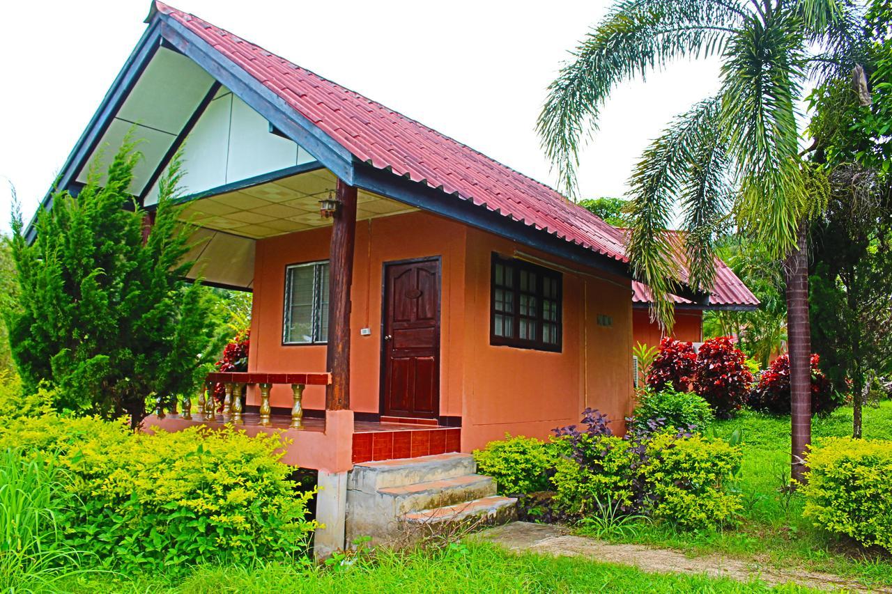 อุ้มผางบุรี รีสอร์ต Hotel ภายนอก รูปภาพ