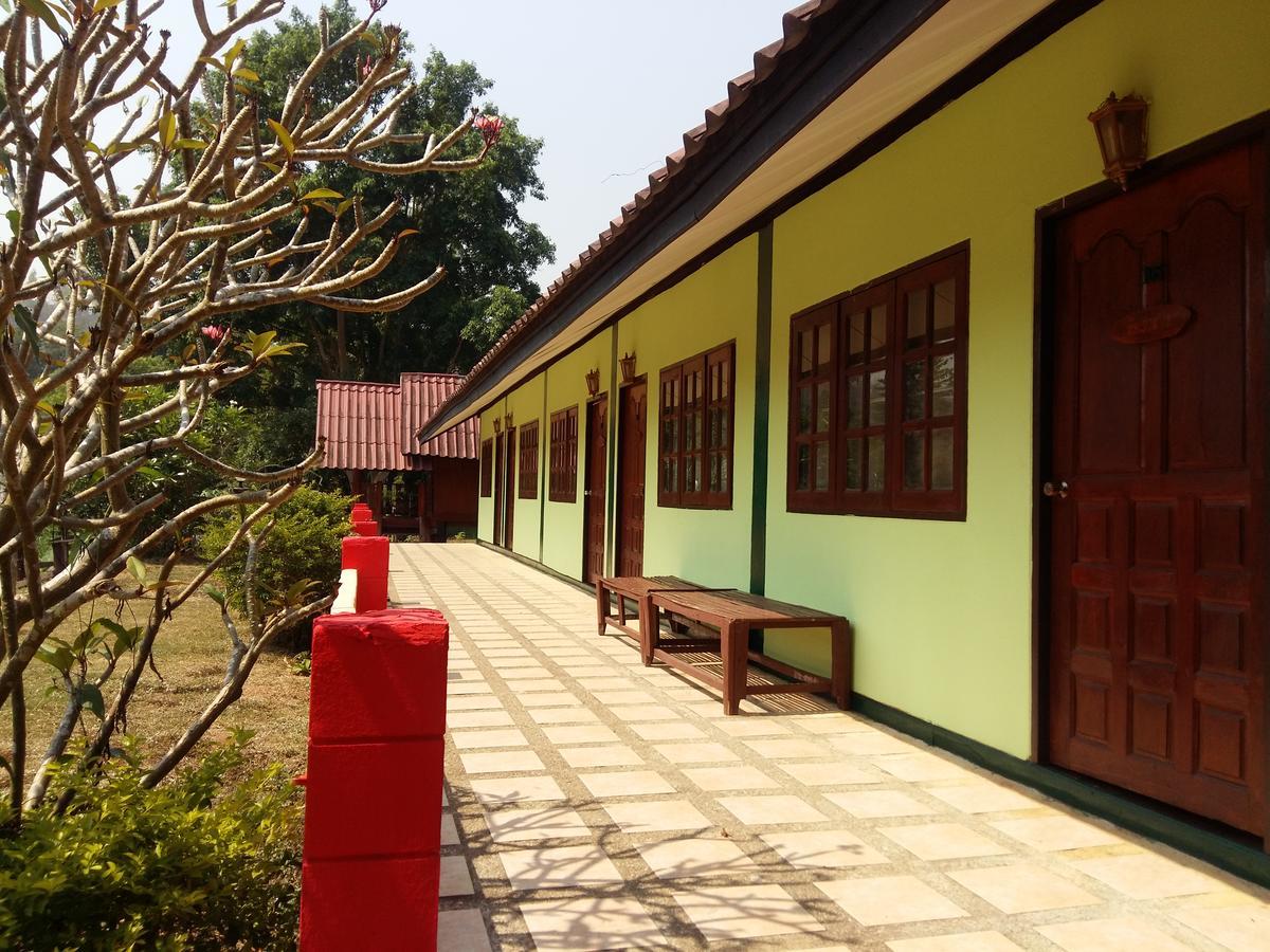 อุ้มผางบุรี รีสอร์ต Hotel ภายนอก รูปภาพ