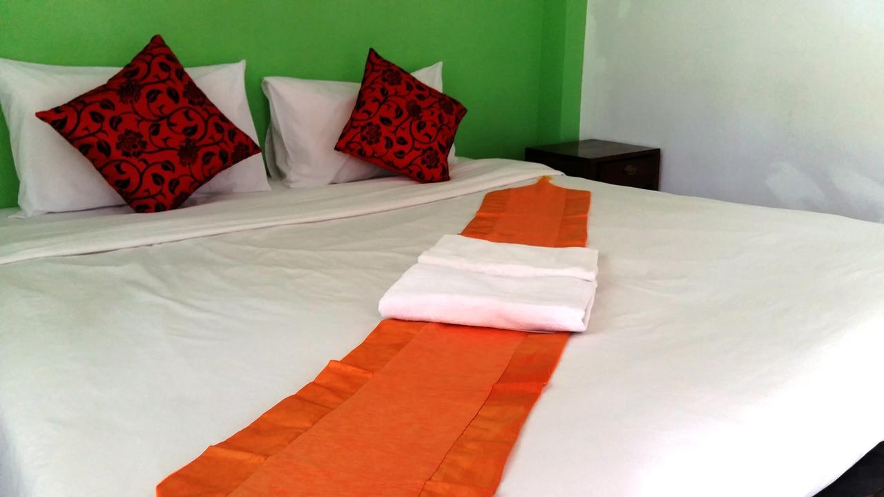 อุ้มผางบุรี รีสอร์ต Hotel ภายนอก รูปภาพ